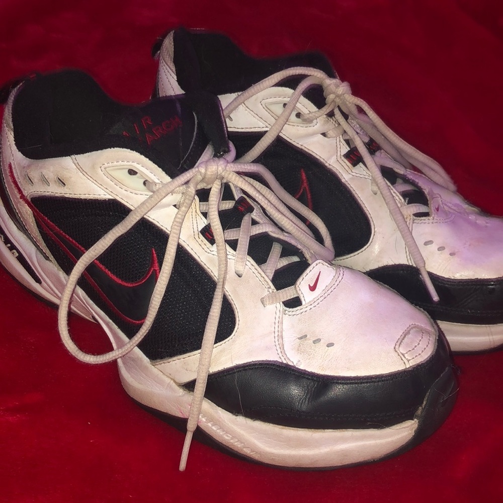 Nike Air monarch IV (in red)